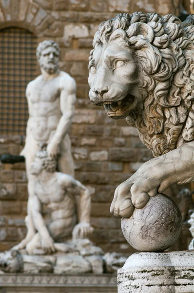 Άγαλμα του λέοντος στο η loggia dei lanzi στην piazza della signoria της Φλωρεντίας. — Φωτογραφία Αρχείου