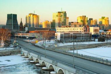 Chelyabinsk, Rusya - 26 Şubat 2022: Miass Nehri setinin panoraması.