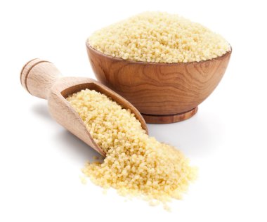 cuscus üzerinde beyaz izole bir ahşap kase