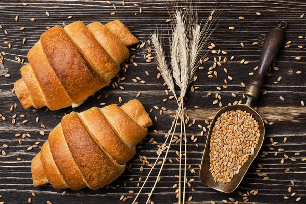 Retrô ainda vida com croissants — Fotografia de Stock