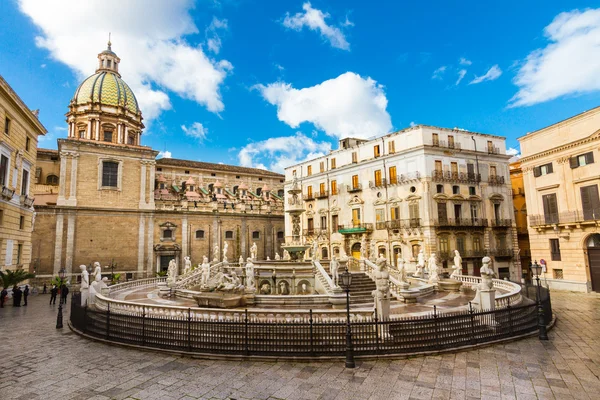 Fontana Pretoria a Palermo, Sicilia, Italia — Foto Stock