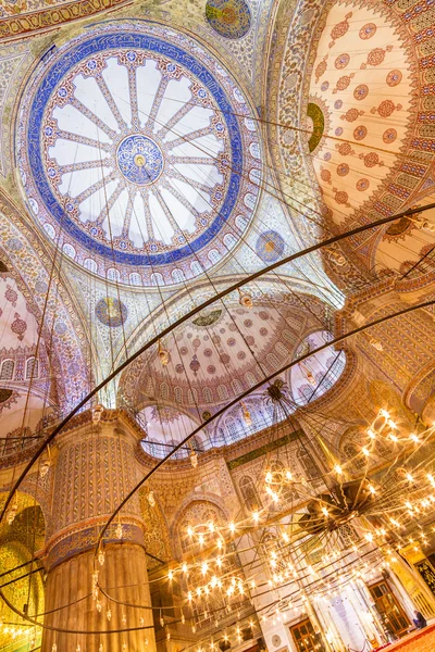 在土耳其伊斯坦布尔的清真寺 sultanahmet （蓝色清真寺） — 图库照片