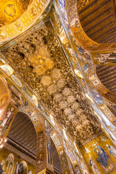 Golden mosaic in La Martorana church, Palermo, Italy — Stock Photo, Image