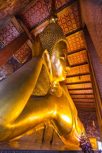 Reclining buddha in wat Pho temple, Bangkok, Thailand. — Stock Photo, Image