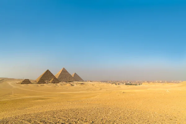 Grandi piramidi nella valle di Giza, Il Cairo, Egitto — Foto Stock