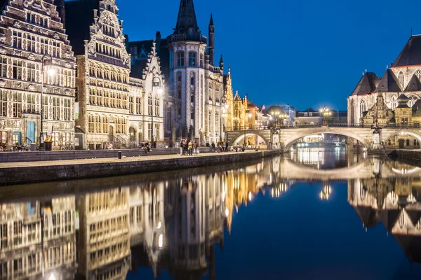 Orilla del río Leie en Gante, Bélgica, Europa . — Foto de Stock