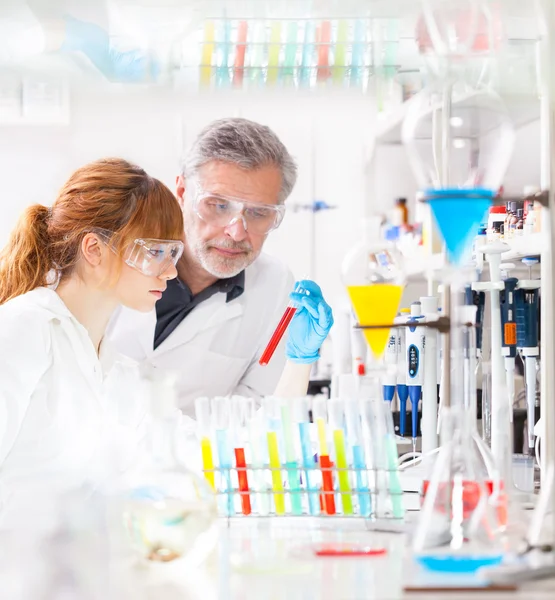 Health care professionals in lab. — Stock Photo, Image