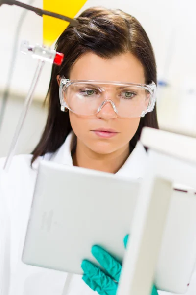 Profesional de la salud en laboratorio . — Foto de Stock