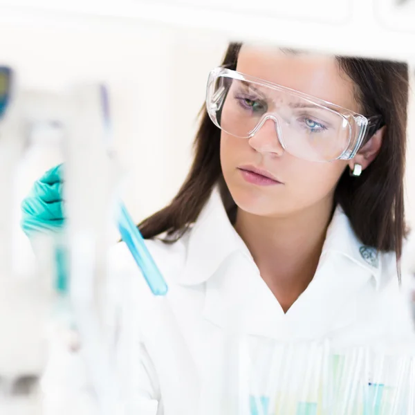 Young chemist in the laboratory. — Stock Photo, Image