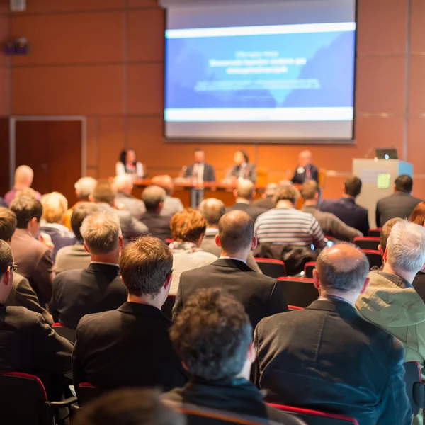 Publiek in de conferentiezaal. — Stockfoto