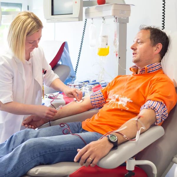 Blood donor at donation. — Stock Photo, Image