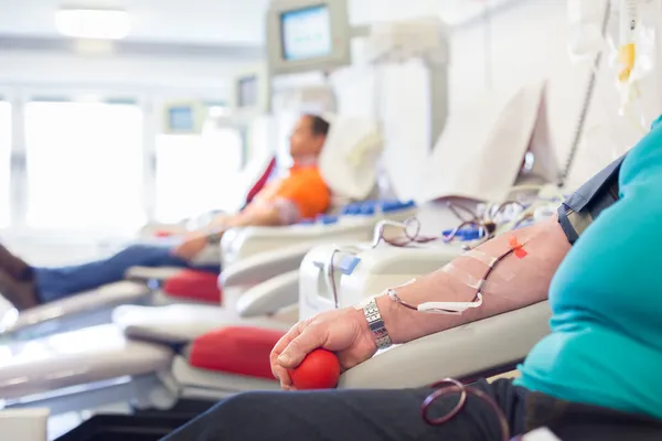 Donante de sangre en donación . —  Fotos de Stock