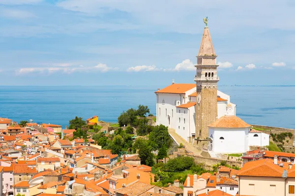 Pittoresca città vecchia Pirano, Slovenia . — Foto Stock