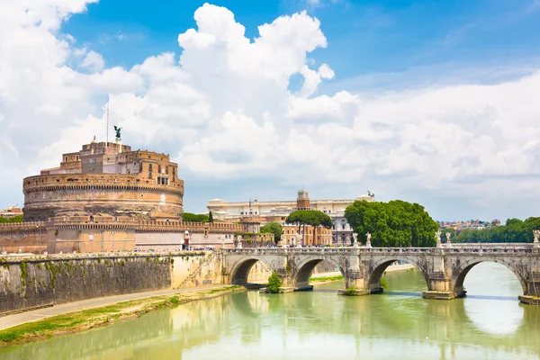 Sant angelo κάστρο και τη γέφυρα στη Ρώμη, Ιταλία. — Φωτογραφία Αρχείου