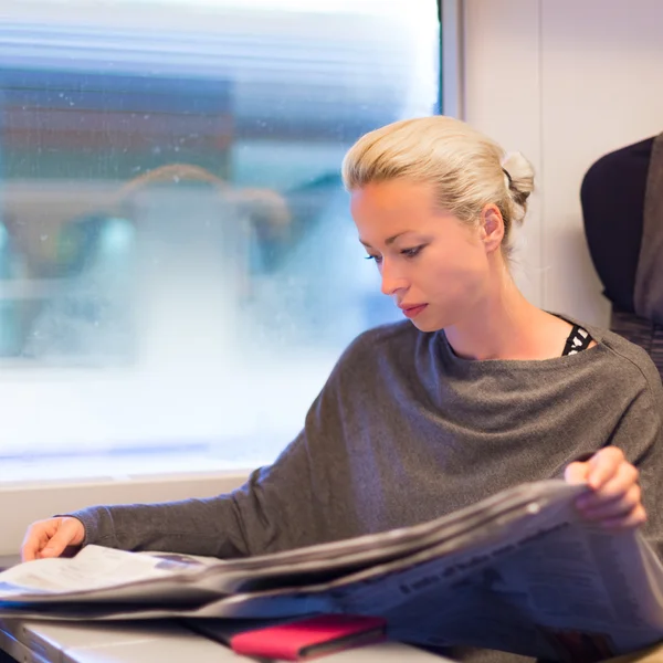 Lady traveling by train. — Stock Photo, Image