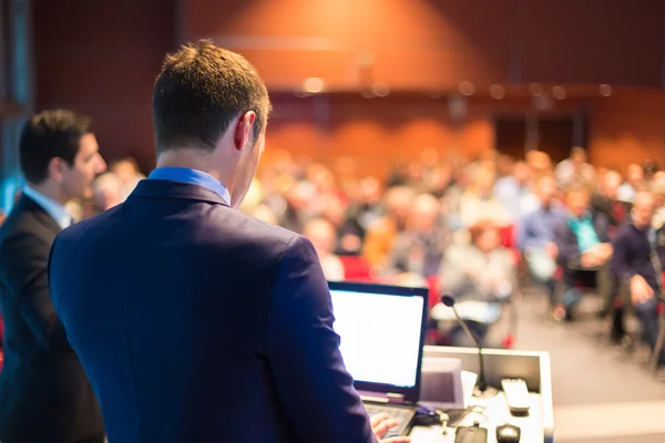 Přednášející na obchodní konferenci a prezentaci. — Stock fotografie