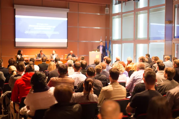 Pubblico nella sala conferenze. — Foto Stock