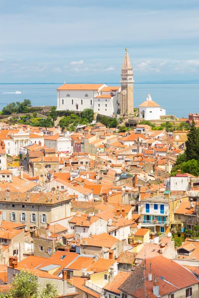 Pintoresco casco antiguo Piran, Eslovenia . —  Fotos de Stock