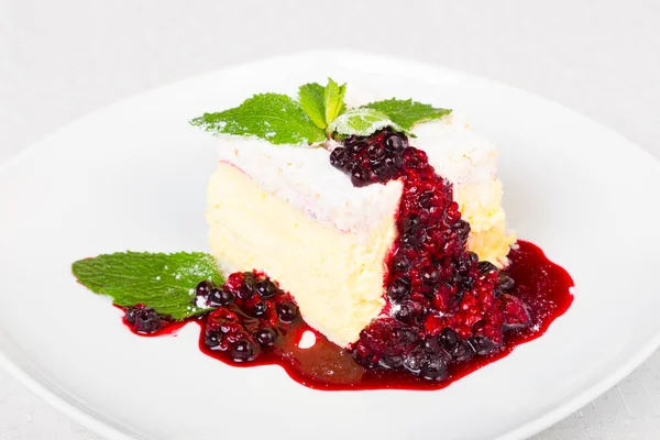 Cremeschnitte with Berries Sauce and Green Mint. — Stock Photo, Image