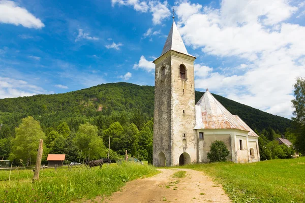 Kirche in srednja vas in der Nähe von Semik, Slowenien. — Stockfoto