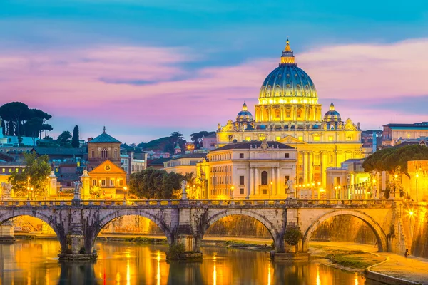 Zobrazit v katedrále st. peters v Římě, Itálie — Stock fotografie