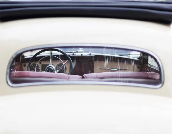 Intérieur rétro de vieille voiture vintage . — Photo