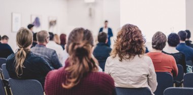 İş Konferansı ve Sunumu Sözcüsü.