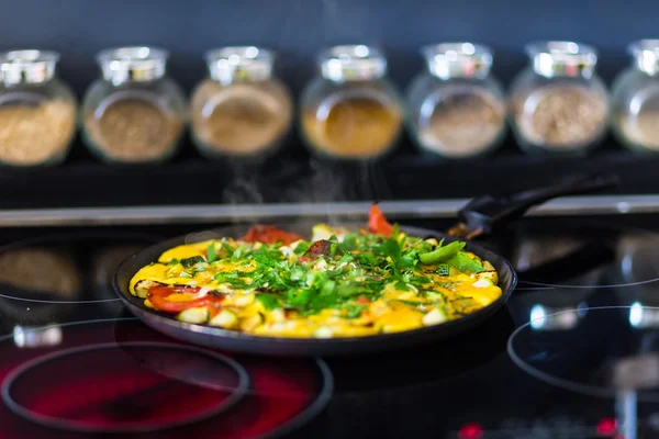 Omelete com legumes . — Fotografia de Stock