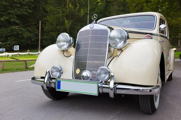 Old vintage car. — Stock Photo, Image