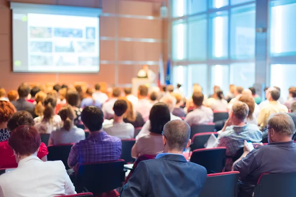 Publiek in de conferentiezaal. — Stockfoto