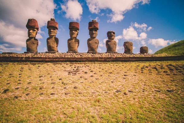 Moai stenskulpturer på Påskön, Chile. — Stockfoto