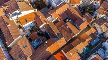 Adriyatik 'in tarihi Krk kasabasının hava manzarası, Krk Adası, Adriyatik Denizi Kvarner Koyu, Hırvatistan ve Avrupa