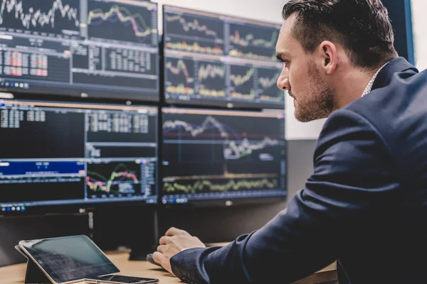 Börsenmakler handeln online. — Stockfoto