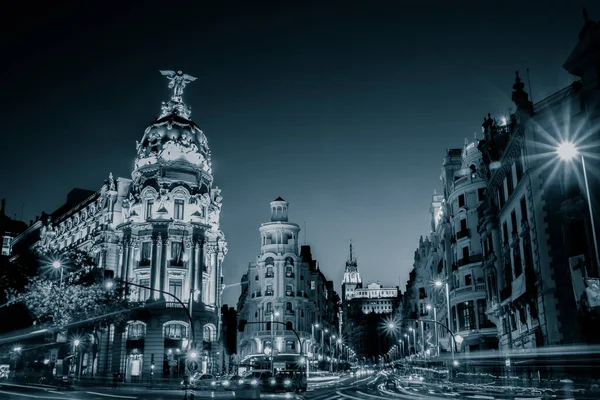 Rays of traffic lights on Gran via street, main shopping street in Madrid at night. Spain, Europe — Stock Photo, Image