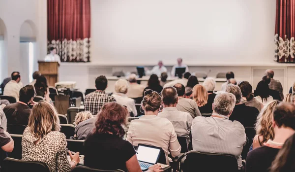 Publiken i konferenssalen. — Stockfoto