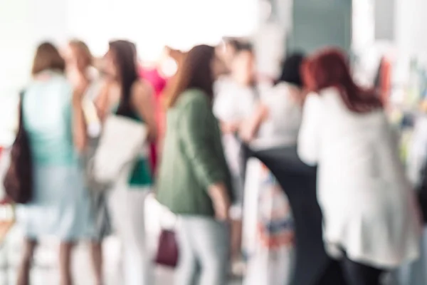 Een Wazig Beeld Van Zakenmensen Tijdens Koffiepauze Een Vergadering Bedrijfsleven — Stockfoto