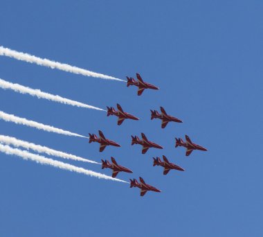 Kırmızı oklar takım