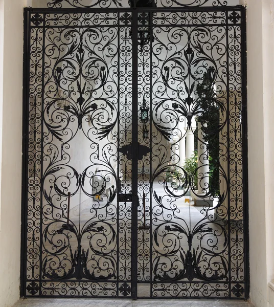 Openwork gates at Livadiya Palace — Stock Photo, Image