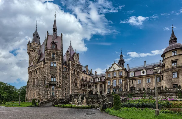 Het Kasteel Moszna Een Historisch Paleis Gelegen Een Klein Dorp — Stockfoto