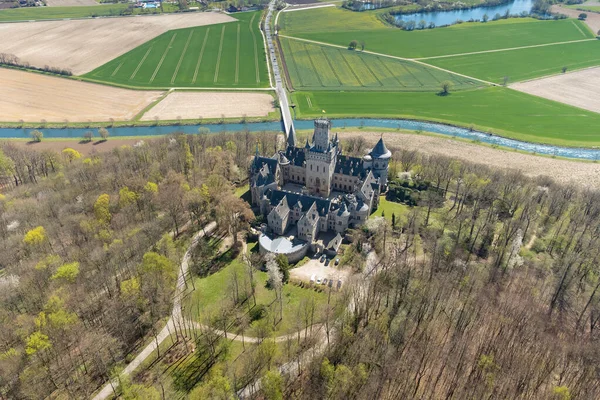 德国下萨克森州的哥特式复兴城堡景观 — 图库照片