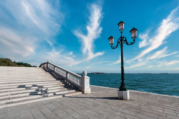 Italien Venetiansk Vall Eftermiddagen Historisk Lyktstolpe Kaj Och Bro — Stockfoto