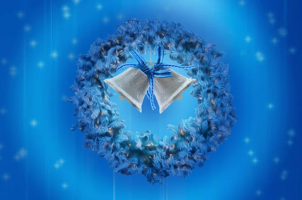 Stilisierte Schöne Blaue Weihnachtskranz Mit Weißen Glocken Auf Einem Blau — Stockfoto