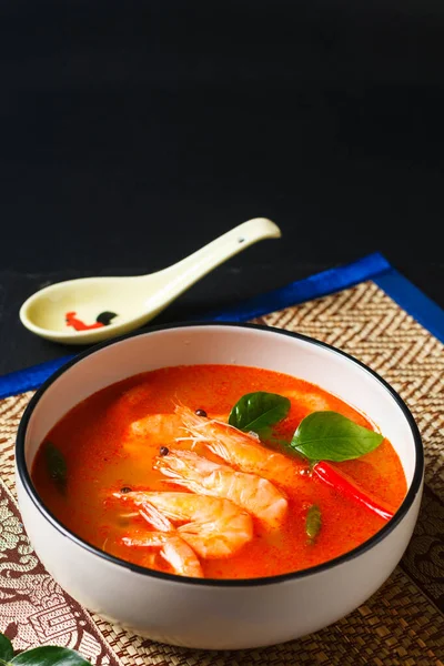 东南亚食物概念自制泰国菜汤圆虾泰国菜泰国菜 图库图片