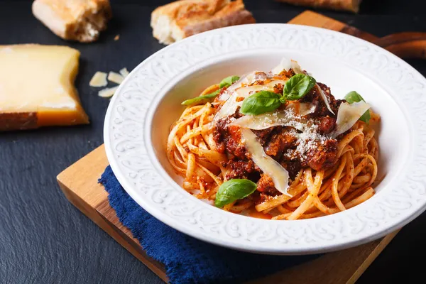 Élelmiszer Fogalom Házi Készítésű Tészta Linguine Hús Bolognai Mártással Egy Jogdíjmentes Stock Fotók