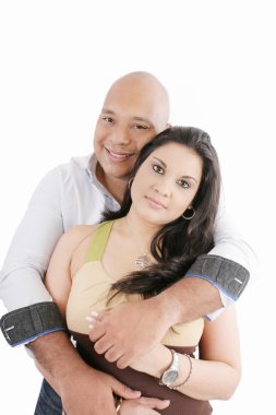 beyaz izole çift kucaklayan, sevgi dolu