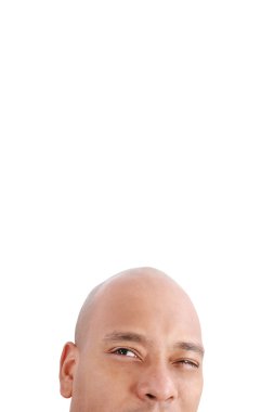 genç Afrikalı erkek yetişkin yol çok fazla soru kafasında vardır.