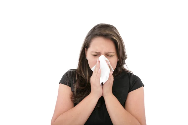 Een vrouw met een koude of de allergie afvegen of haar neus waait. — Stockfoto