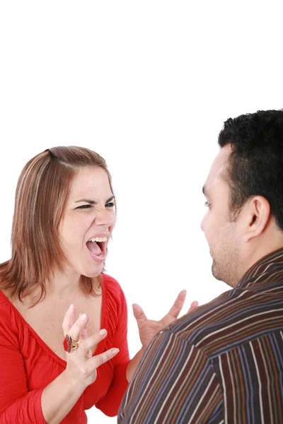 Jovem casal em conflito gritando isolado no fundo branco . — Fotografia de Stock