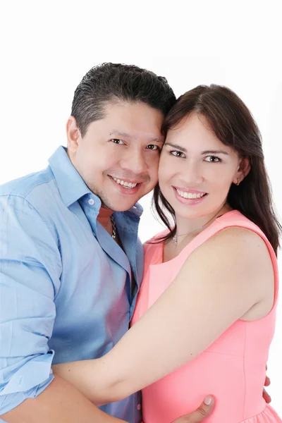 Feliz casal sorrindo olhando juntos para a câmera — Fotografia de Stock