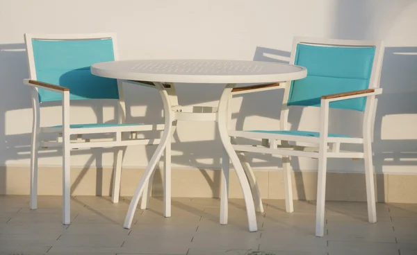 Mobili da esterno, moderni tavolo e sedie . — Foto Stock
